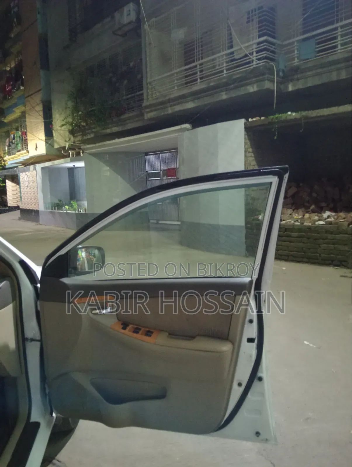 টয়োটা করোল্লা ২০০৫ সাদা