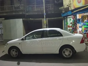 টয়োটা করোল্লা ২০০৫ সাদা