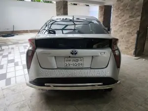 টয়োটা প্রিউস ২০১৮ সিলভার
