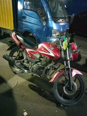 Honda CB 2017 Red