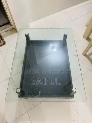 গ্লাস টেবিল
