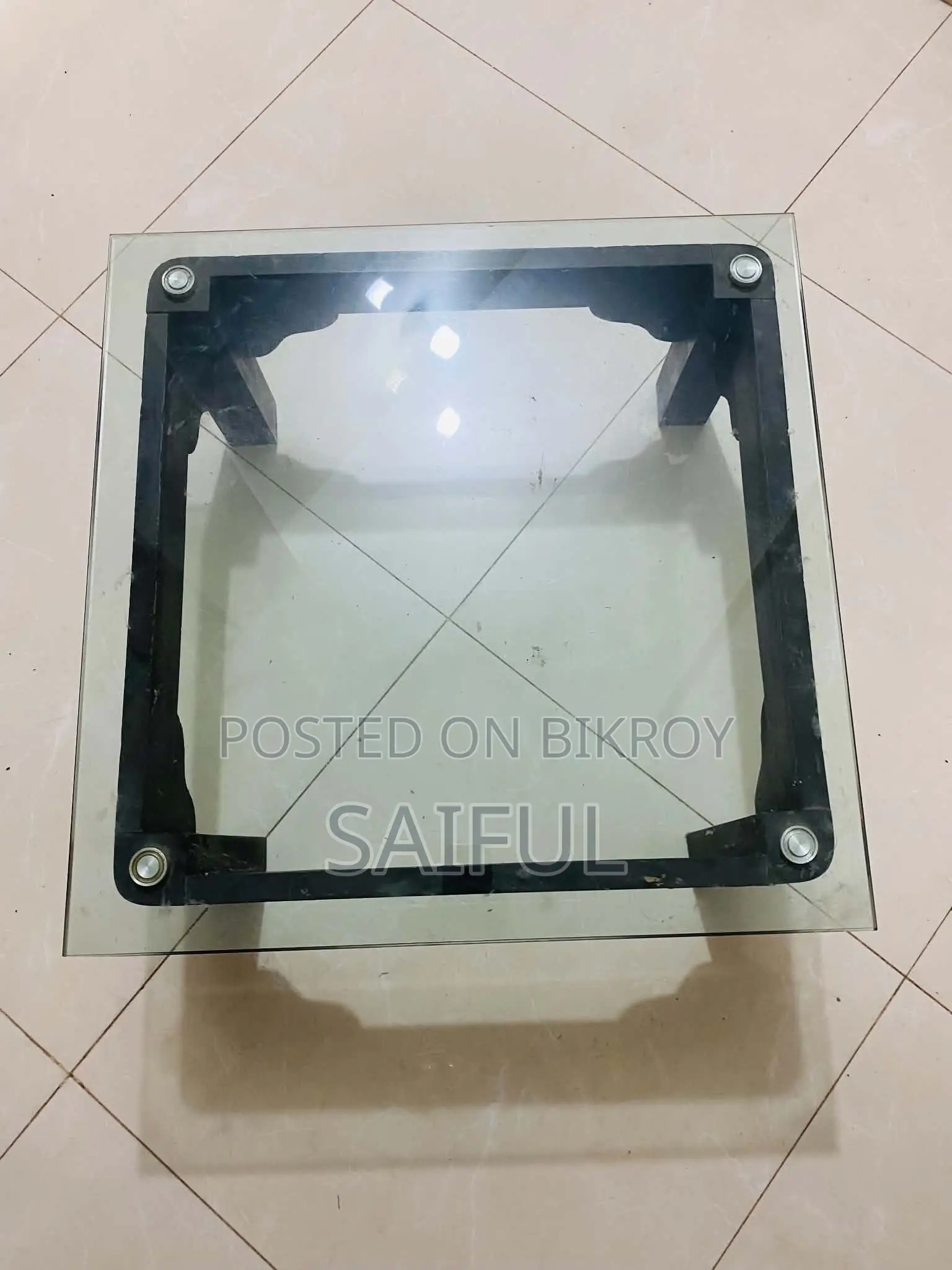 গ্লাস টেবিল