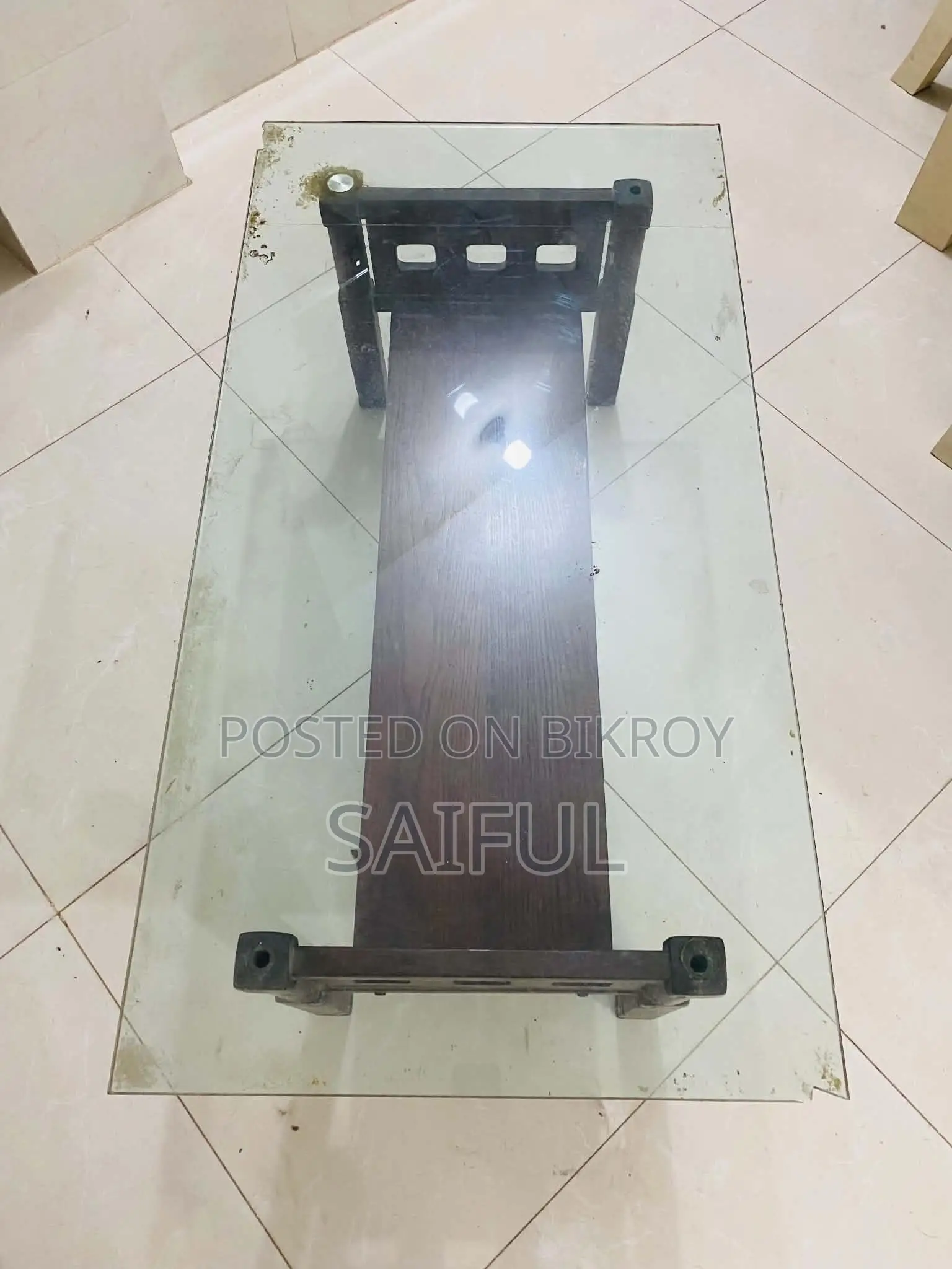 গ্লাস টেবিল