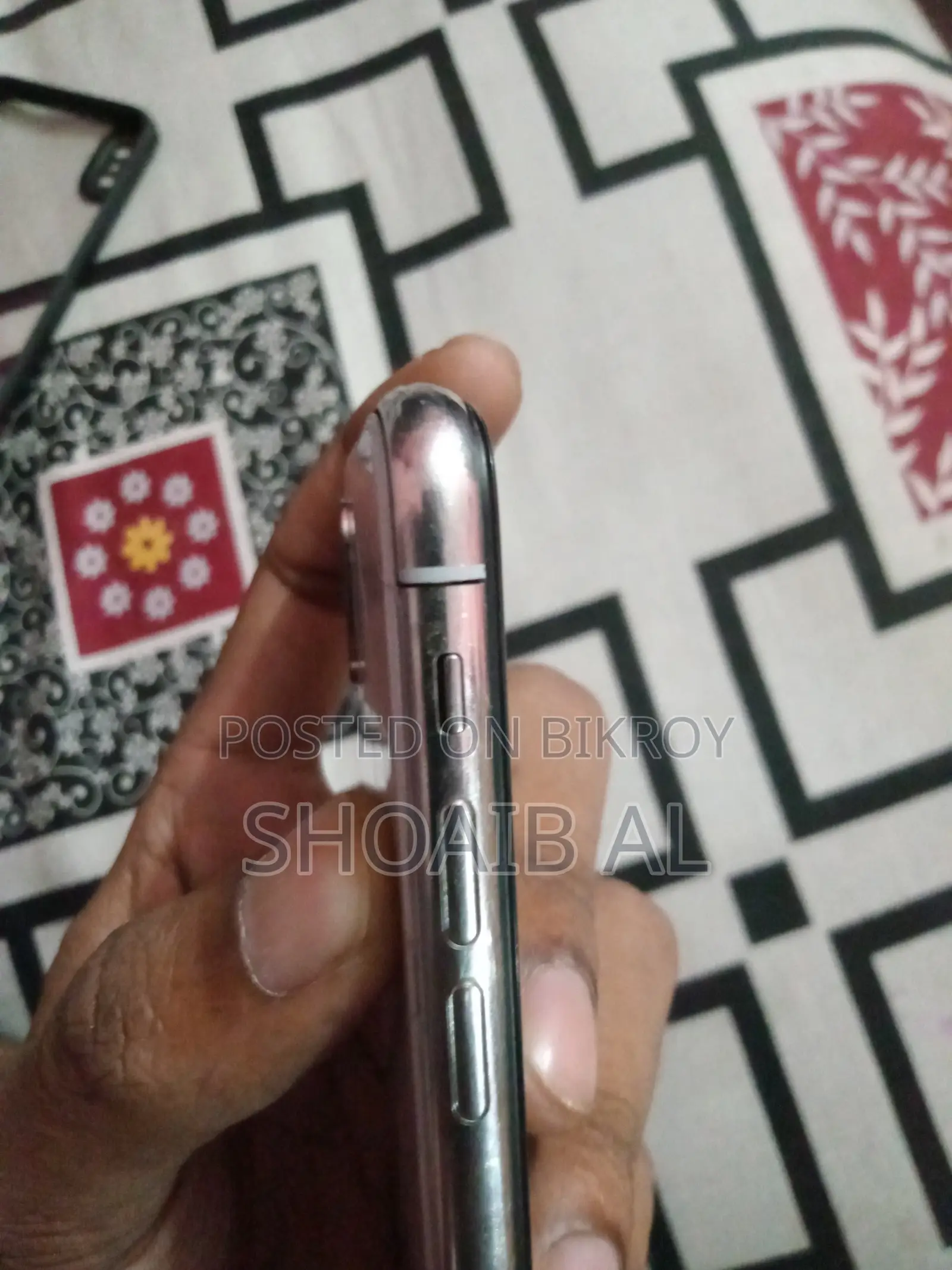 অ্যাপল আইফোন এক্স ২৫৬ জিবি হোয়াইট