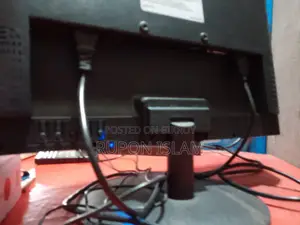 স্কয়ার ১৭ ইঞ্চি এসোনিক মনিটর