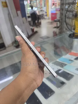 Vivo Y04 ৬৪ জিবি গোল্ড