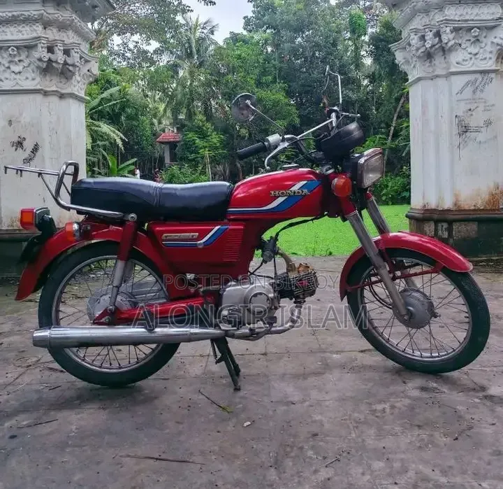 হোন্ডা ১৯৯৯ লাল