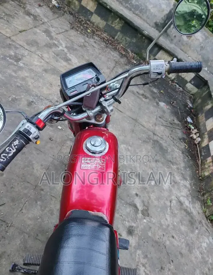 হোন্ডা ১৯৯৯ লাল