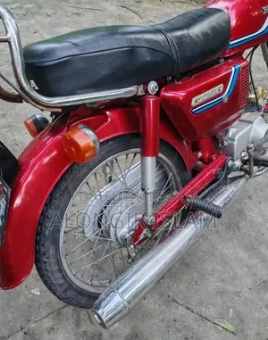 হোন্ডা ১৯৯৯ লাল