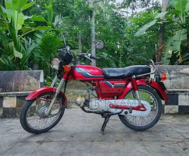 হোন্ডা ১৯৯৯ লাল