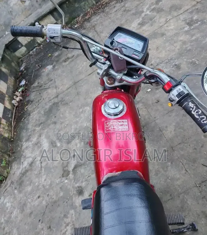 হোন্ডা ১৯৯৯ লাল