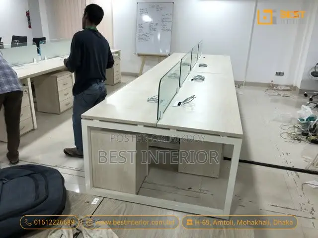 ফ্রস্টেড গ্লাস পার্টিশন সাথে মেলামাইন বোড মেটাল ফ্রেম