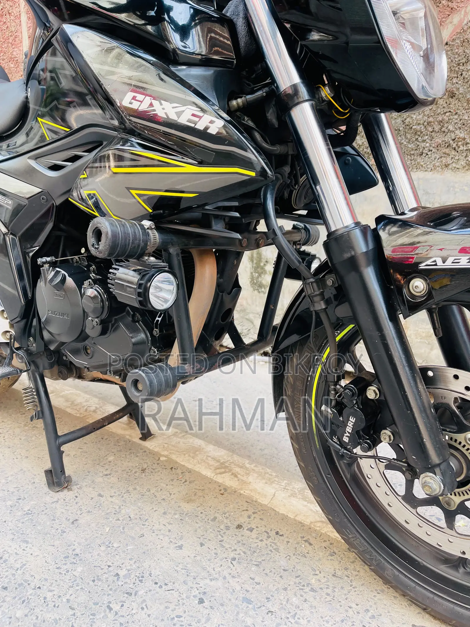 সুজুকি জিক্সার ২০২৪ কালো