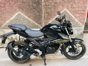 সুজুকি জিক্সার ২০২৪ কালো