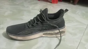 Very rarely worn, selling it because it was just kept at home.