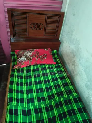 ফার্নিচার একটি সিঙ্গেল খাট