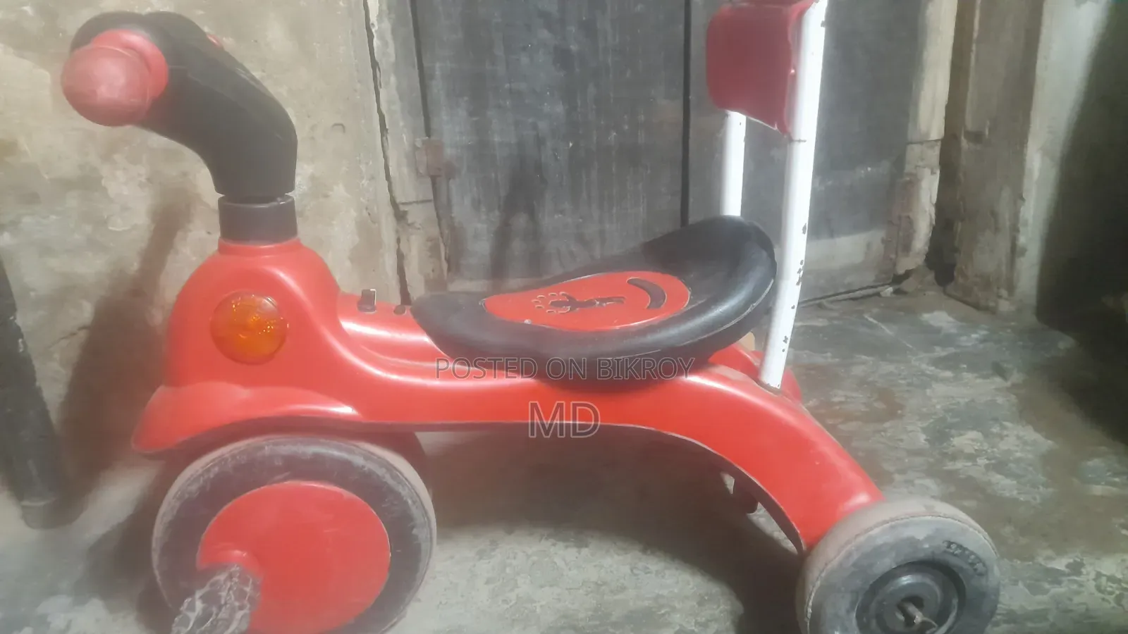 Toy car
