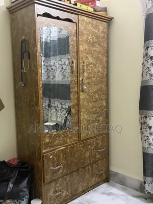 কাঠের আলমারি