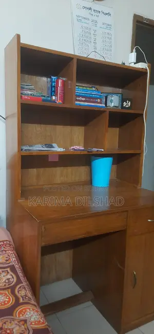বুকশেলফ সহ প্লাইউড পড়ার টেবিল