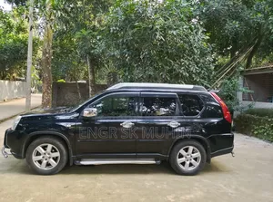 নিসান এক্স-ট্রেইল ২.০ পেট্রোল এক্সই ২০১০ কালো