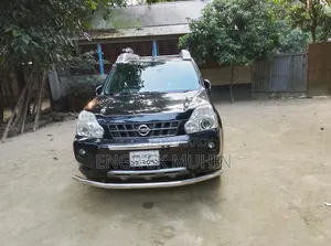 নিসান এক্স-ট্রেইল ২.০ পেট্রোল এক্সই ২০১০ কালো