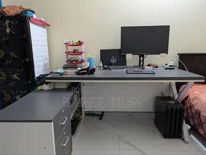 Office Workspace Executive Table / Desk