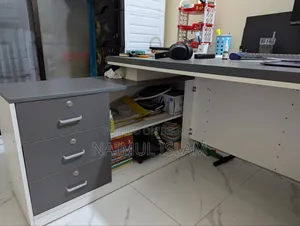 Office Workspace Executive Table / Desk