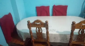 ডাইনিং টেবিল বিক্রয় করা হবে