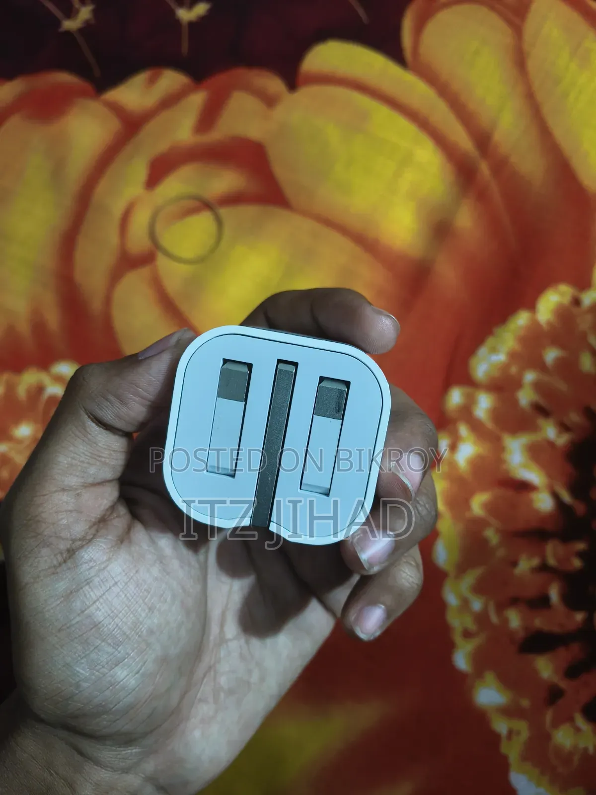 অ্যাপল ২০ ওয়াট ফাস্ট চার্জার