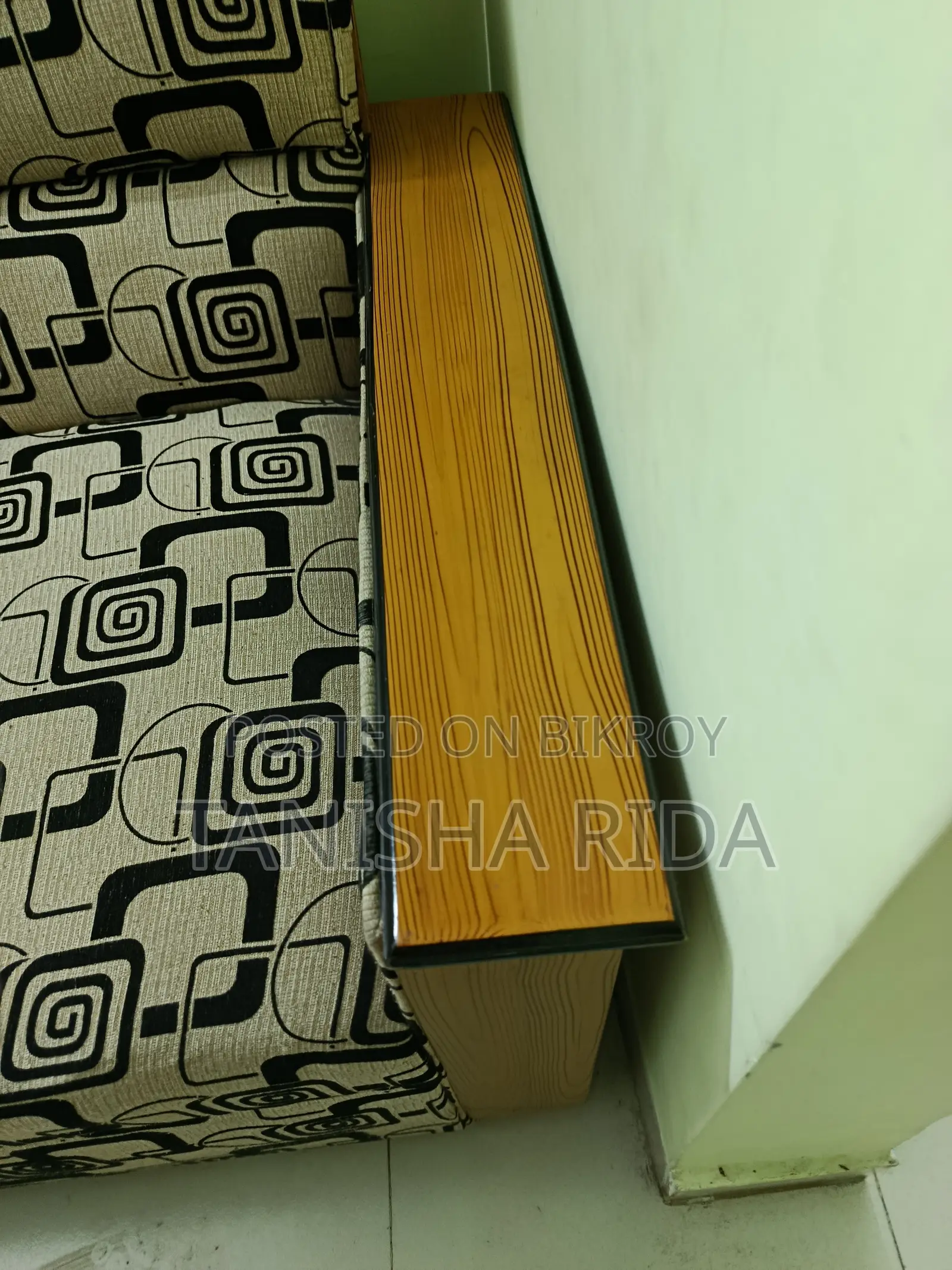 দক্ষিণ বনশ্রীতে বিক্রির জন্য ৫ সিটের সোফা সেট - ৳১০,০০০