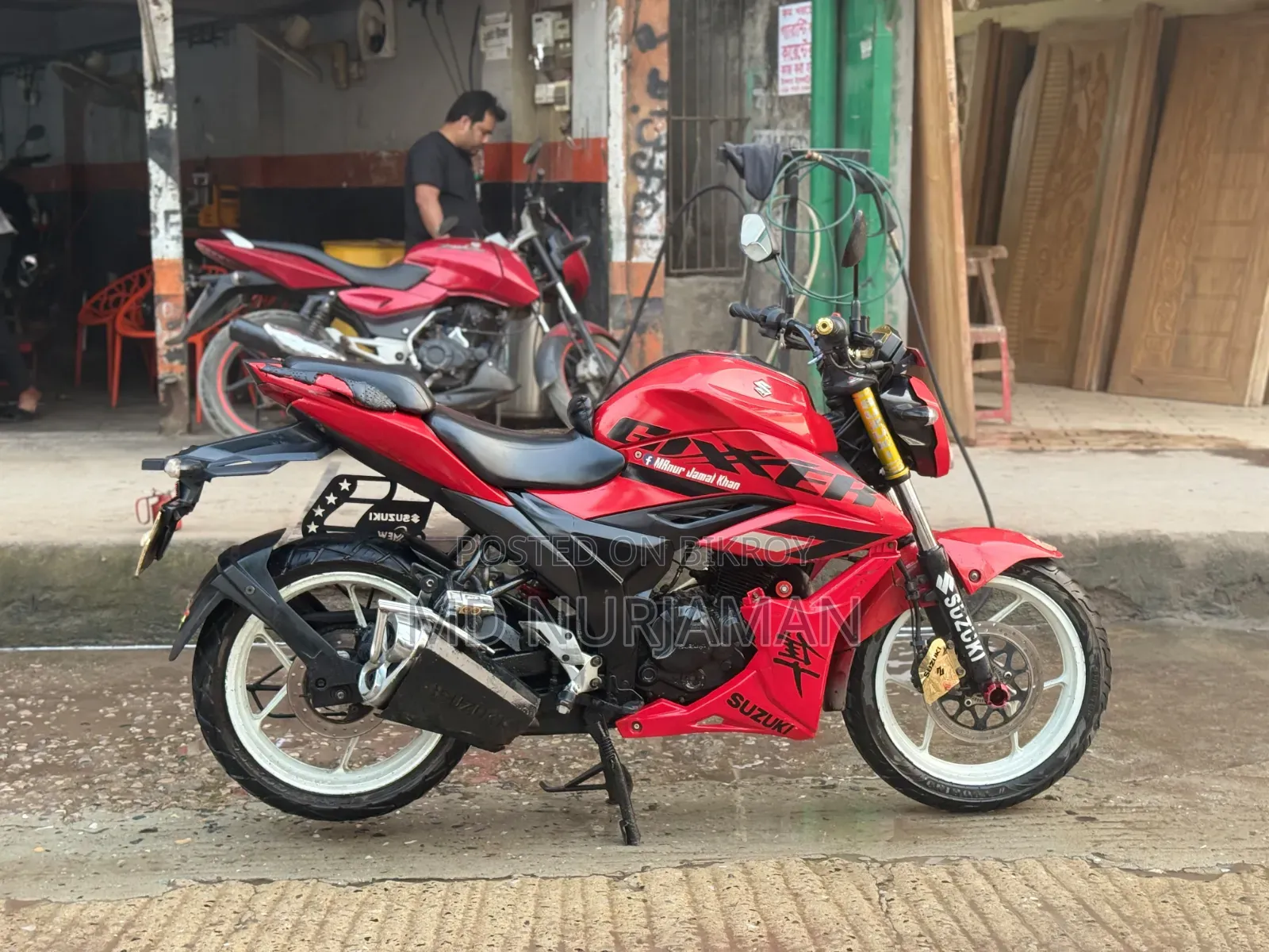 সুজুকি জিক্সার ২০২২ লাল
