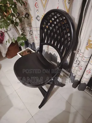 Chair 2, and Table Free