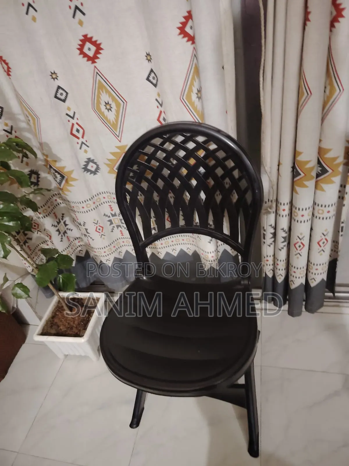 Chair 2, and Table Free