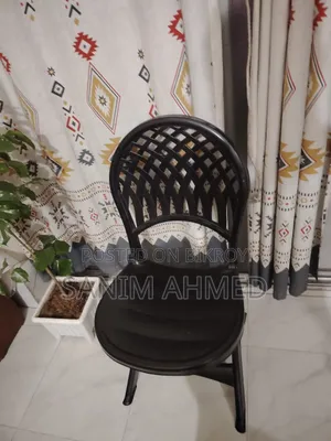 Chair 2, and Table Free
