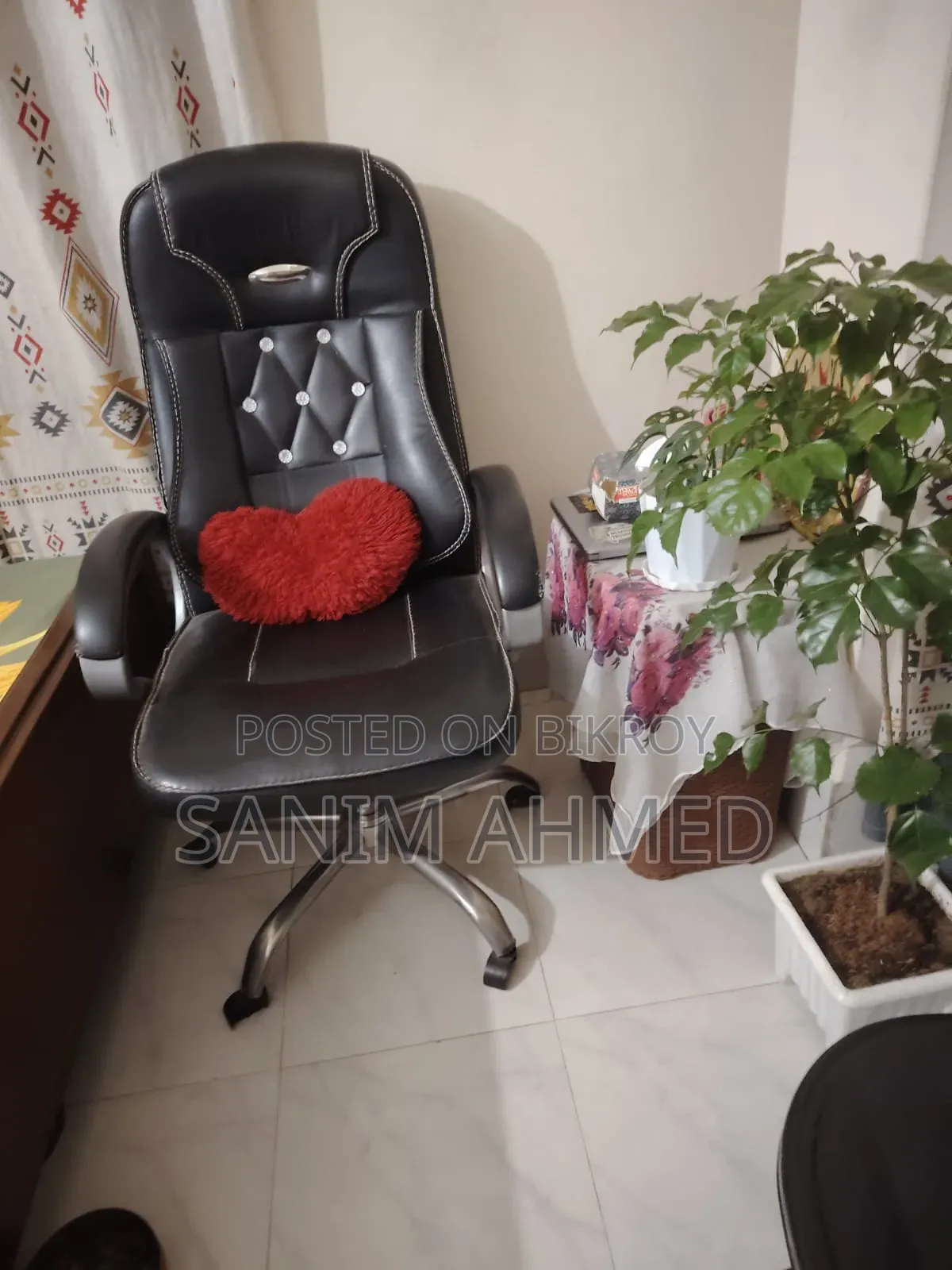 Chair 2, and Table Free