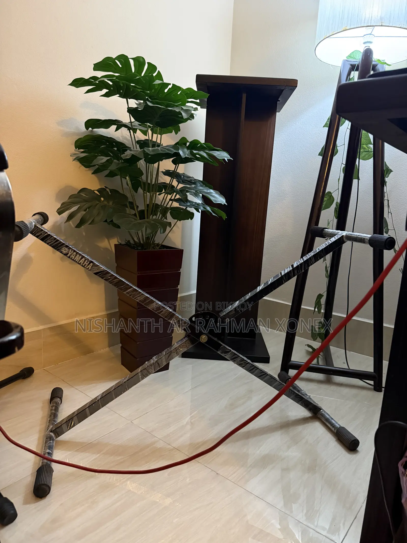 X Keyboard Stand