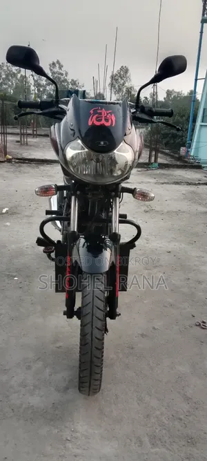 বাজাজ ডিসকভার ১০০ ২০১৭ ব্ল্যাক