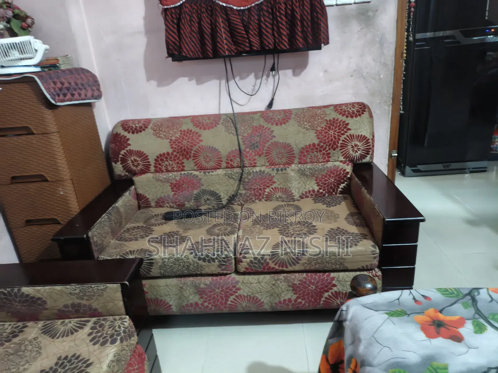 5-seater sofa for sale. Contact if you want to take it.