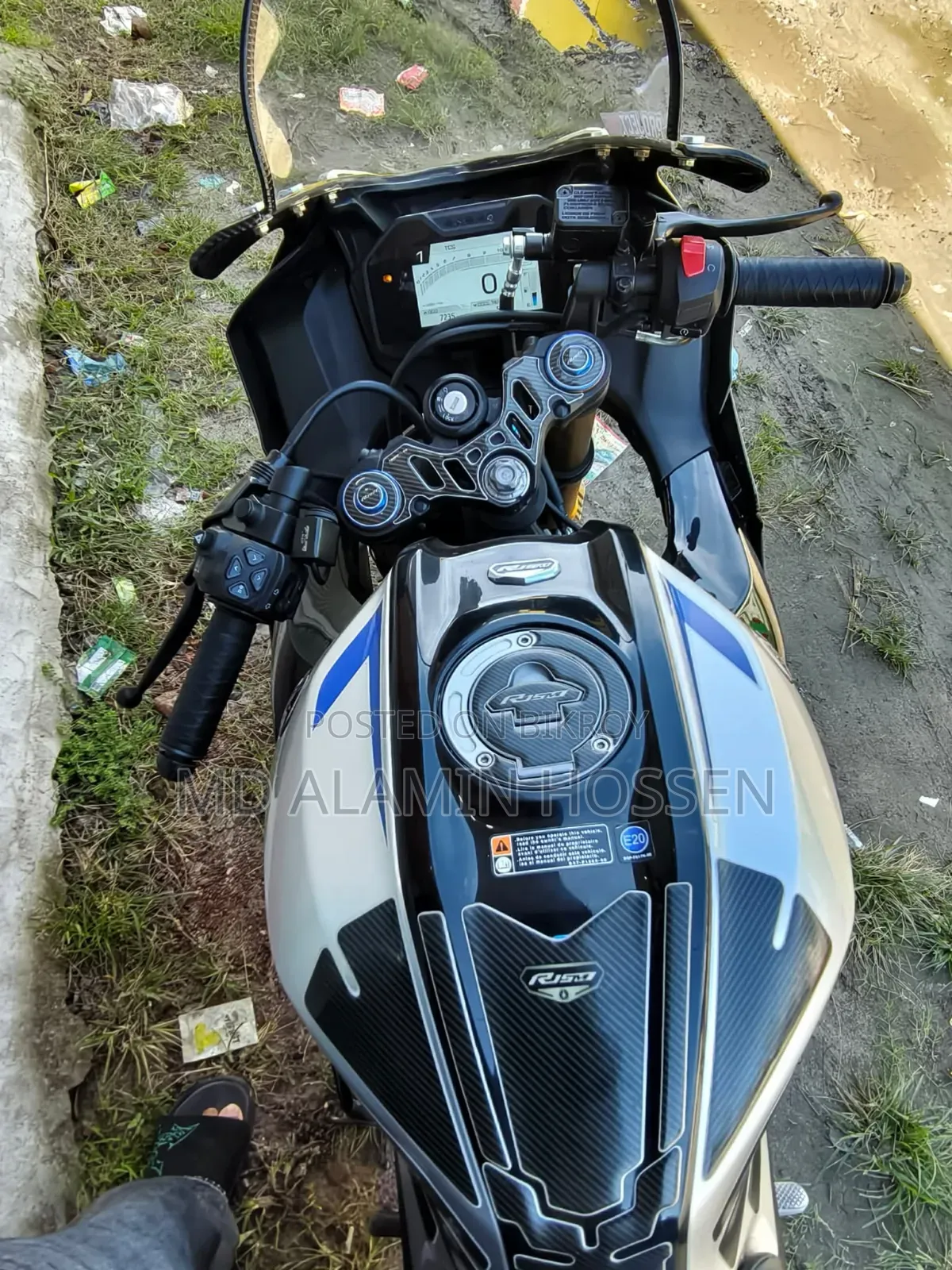 নিউ ইয়ামাহা আর১৫এম ২০২৬ ব্ল্যাক