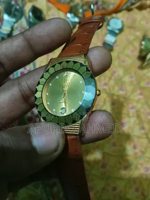 Swistar ব্র্যান্ডের গোল্ড প্লেটার স্টাইলিশ ঘড়ি লেডিস অরিজিনাল,