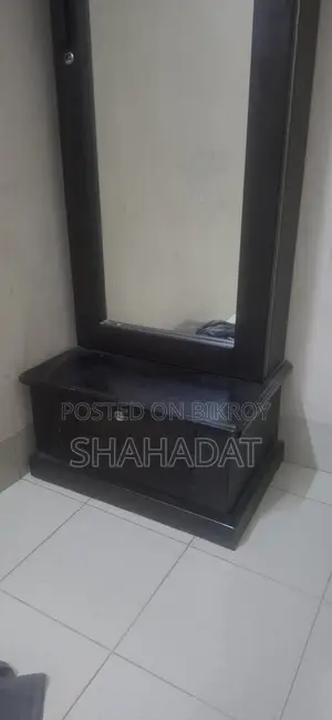 ড্রেসিং টেবিল এবং বেড ৬.৭ বিক্রির জন্য এমডিএফ