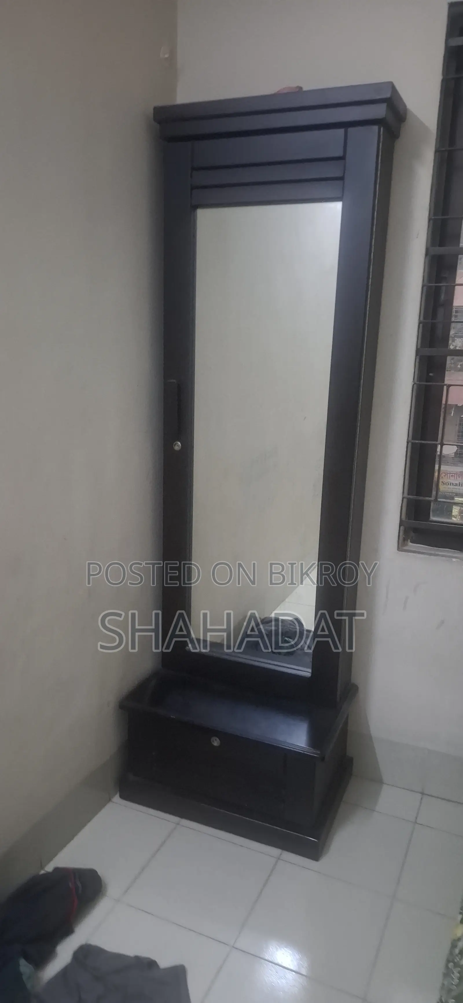 ড্রেসিং টেবিল এবং বেড ৬.৭ বিক্রির জন্য এমডিএফ