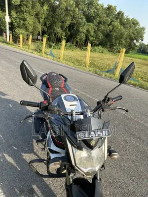 ইয়ামাহা এফজেডএস ভি২ ২০১৮ গ্রে