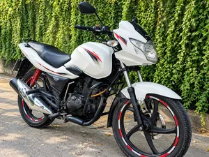 সুজুকি জিএস ২০১৫ হোয়াইট