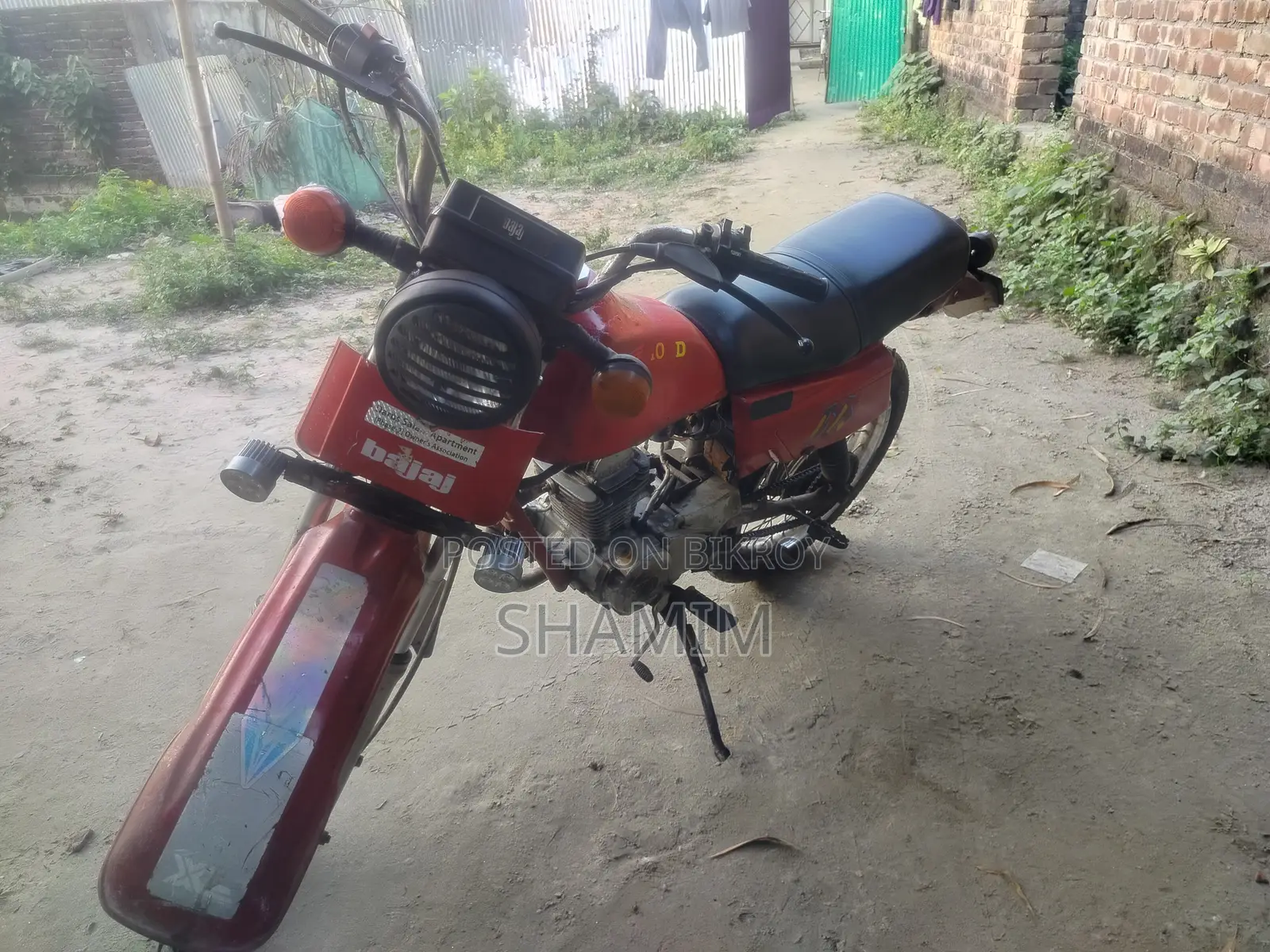 বাজাজ ১৯৯৬ রেড