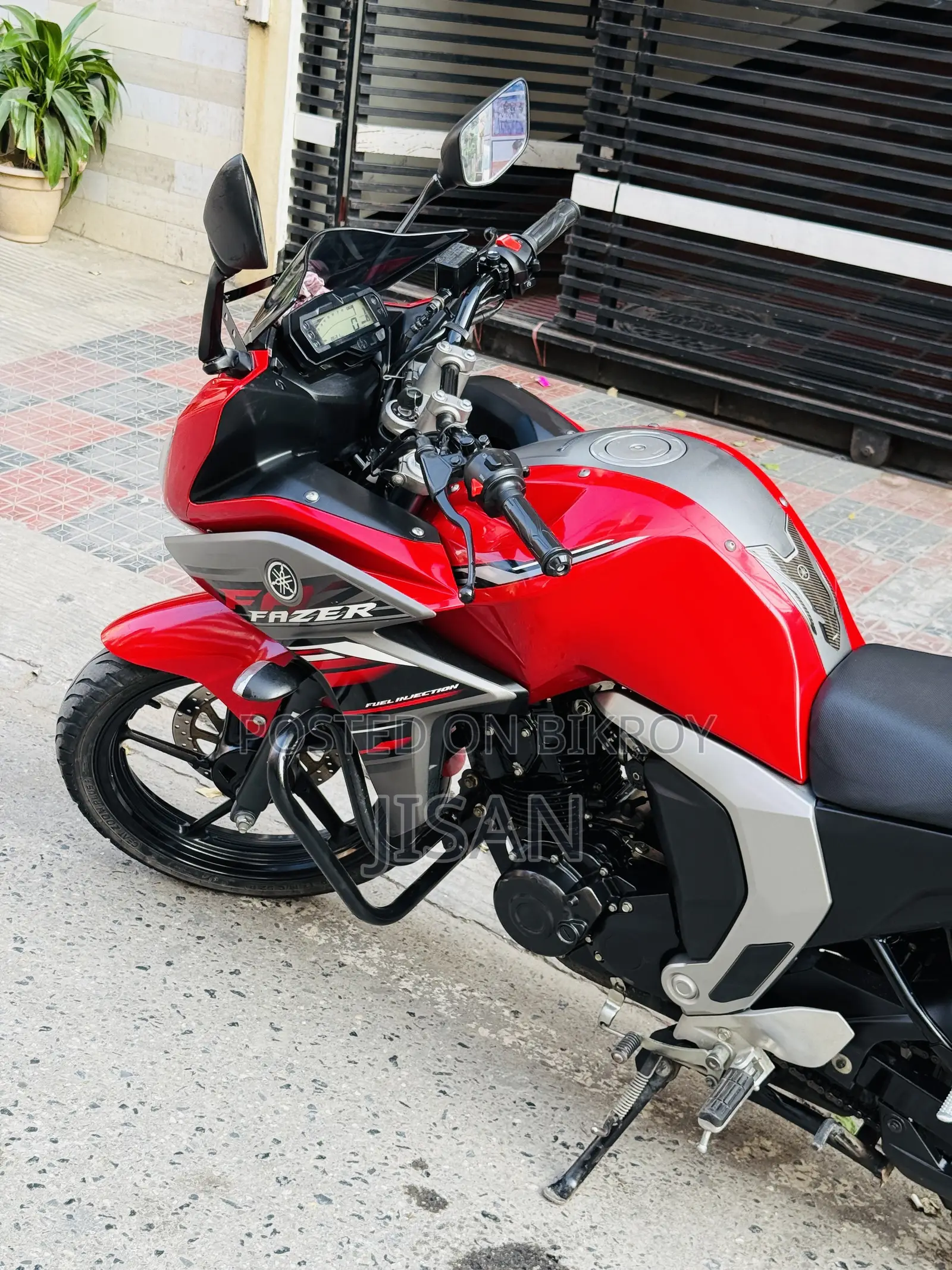 ইয়ামাহা ফেজার এফআই ভি২ ২০২৫ রেড