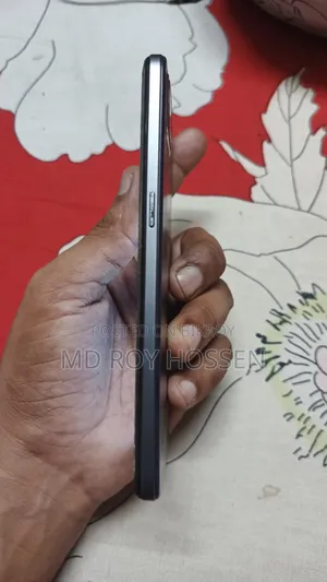 ওপ্পো এফ১৭ ১২৮ জিবি ব্ল্যাক