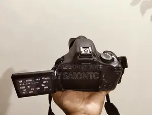Canon EOS 600D ক্যামেরা টি সেল হবে সাথে 50mm প্রাইম লেন্স আছে।