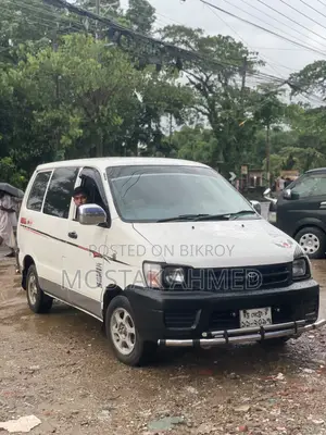 Toyota Noah 2.0 Front Wheel Drive (8 Seater) 2001 White