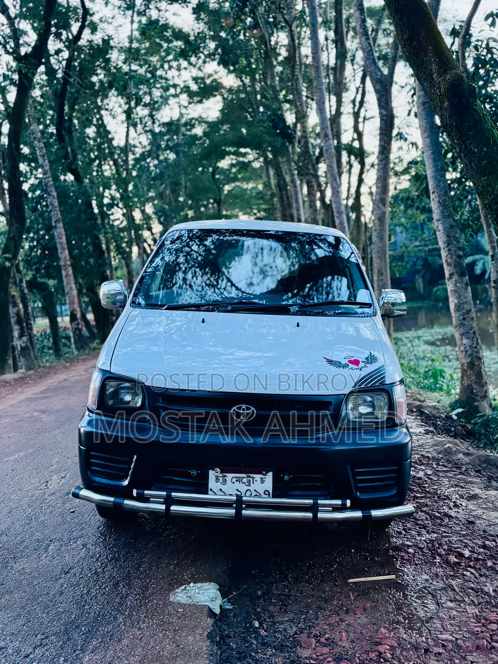 Toyota Noah 2.0 Front Wheel Drive (8 Seater) 2001 White
